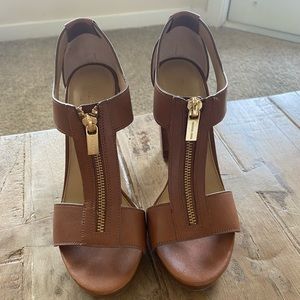 MICHAEL KORS Berkley Lock Leather Platform Sandal